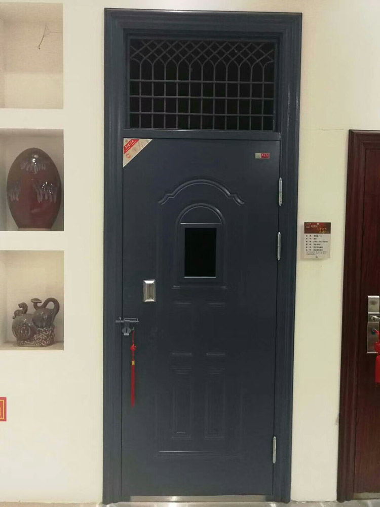 单扇学校门